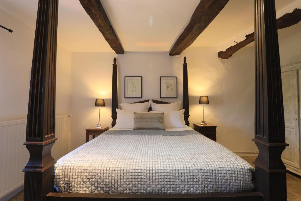 Postel nebo postele na pokoji v ubytování Chateau Olmet