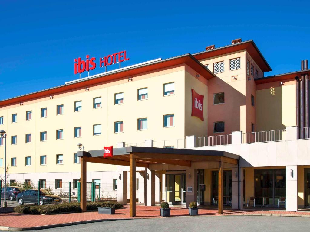 a hotel building with a sign on top of it at Ibis Como in Grandate