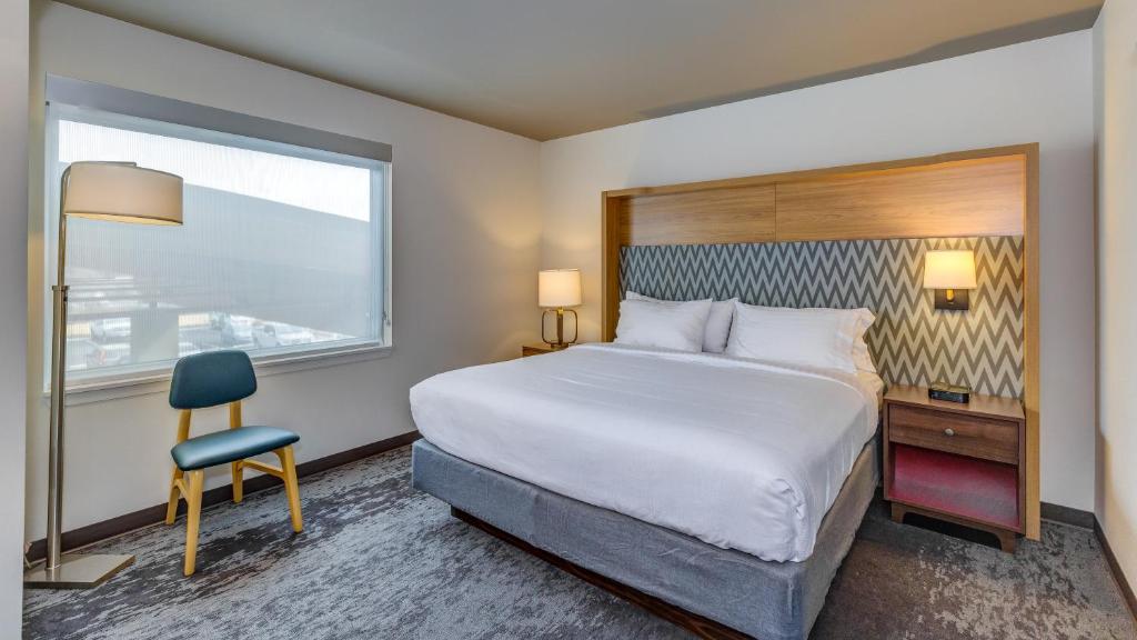 Postel nebo postele na pokoji v ubytování Holiday Inn & Suites Bellingham by IHG