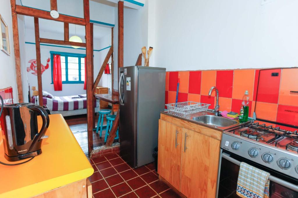 Una cocina o cocineta en Casa Violeta Limón