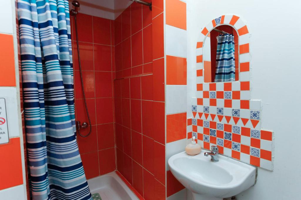 Un baño de Casa Violeta Limón