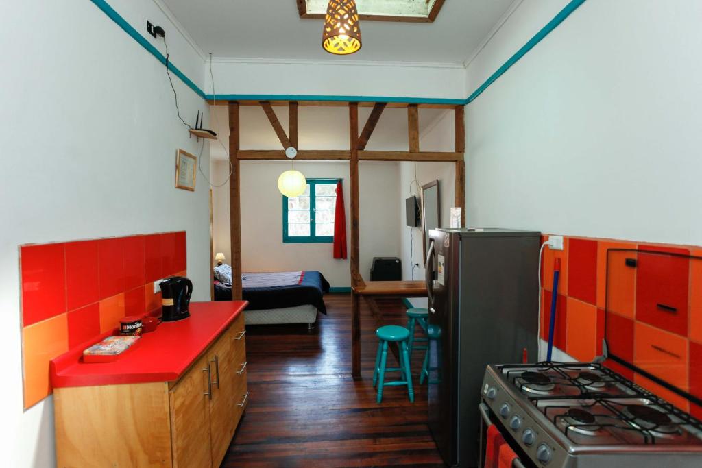 Una cocina o cocineta en Casa Violeta Limón