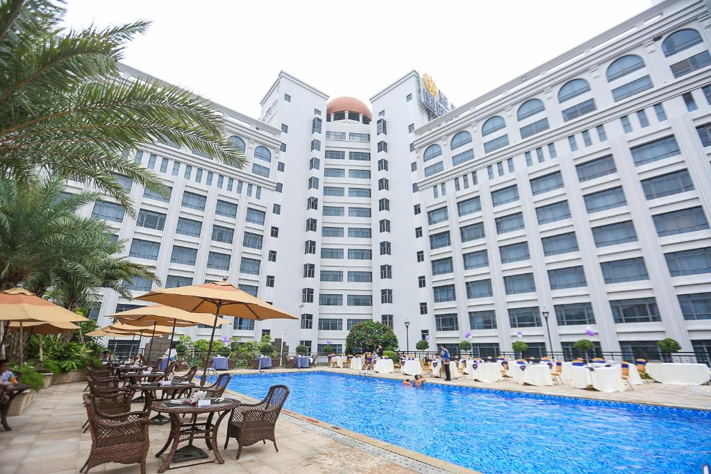 Bazén v ubytování Shenzhen Dayhello international Hotel (Baoan) nebo v jeho okolí