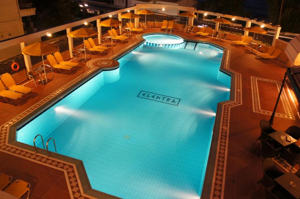 Bazén v ubytování Elektra Beach Hotel nebo v jeho okolí