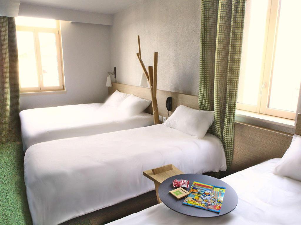 Postel nebo postele na pokoji v ubytování ibis Styles Moulins Centre