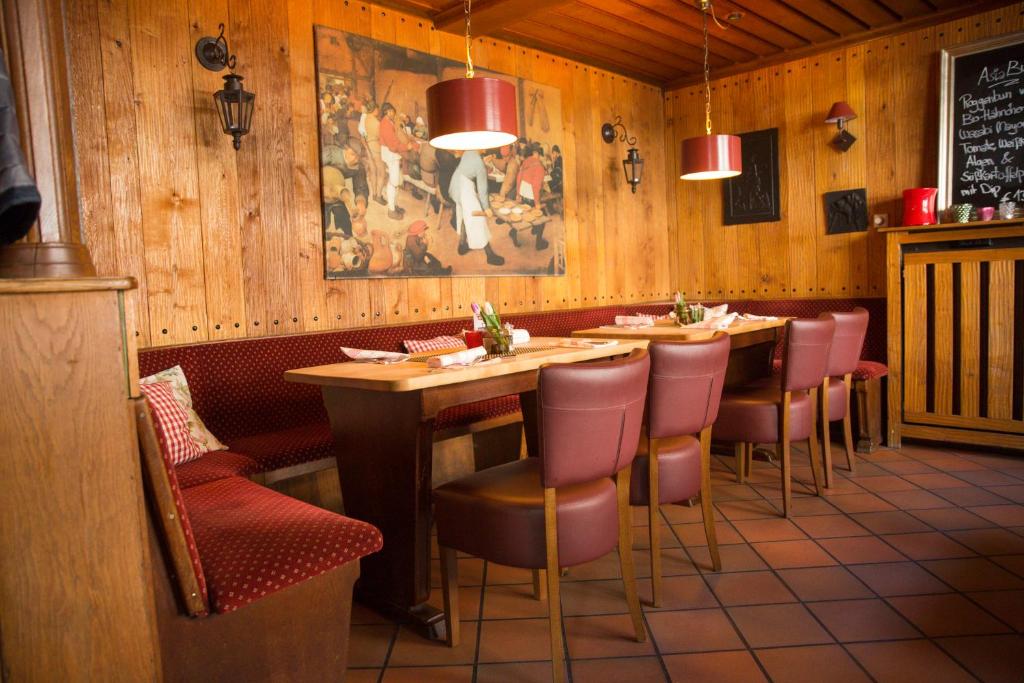 a restaurant with wooden walls and tables and chairs at bei Kliewe im Westfälischen Hof in Beckum