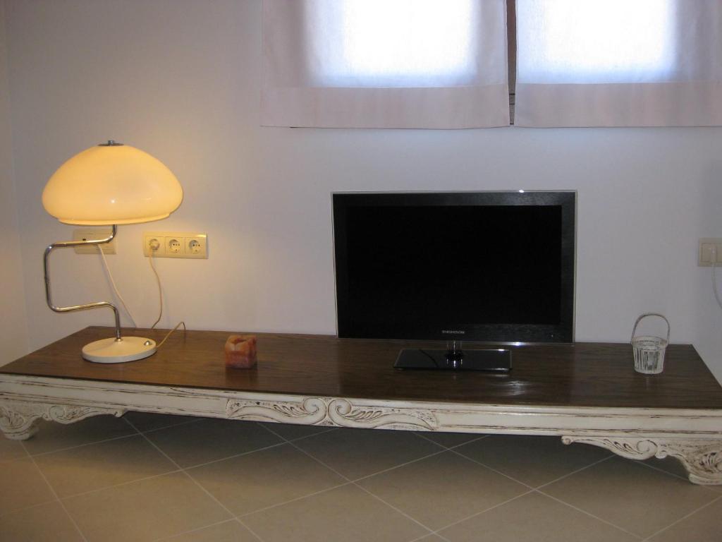 TV a/nebo společenská místnost v ubytování Apartamentos Puenteviejo