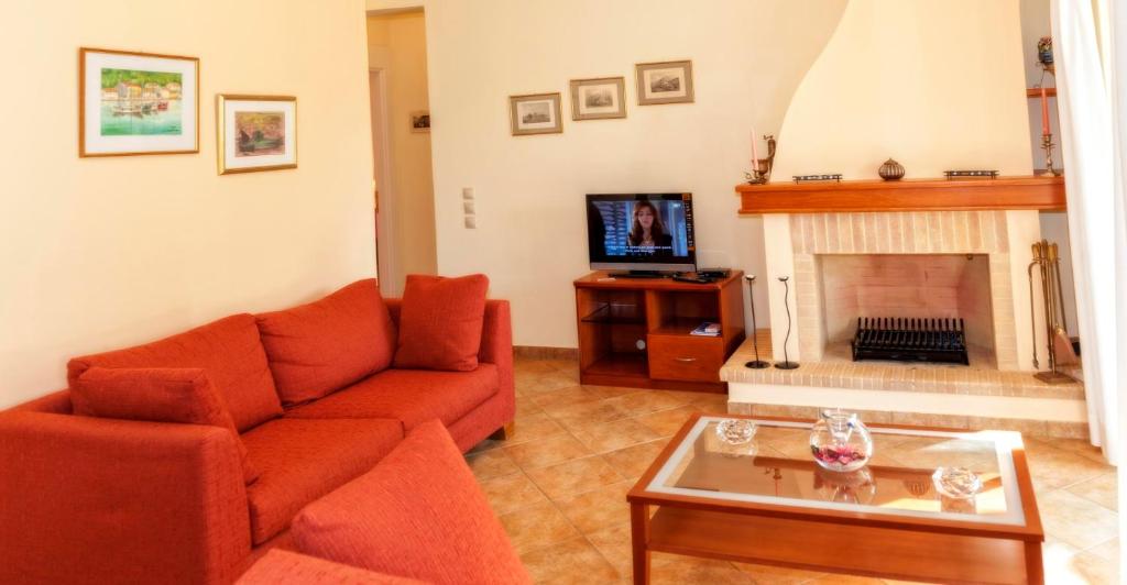 Televízia a/alebo spoločenská miestnosť v ubytovaní Barbati Pietre Di Mare