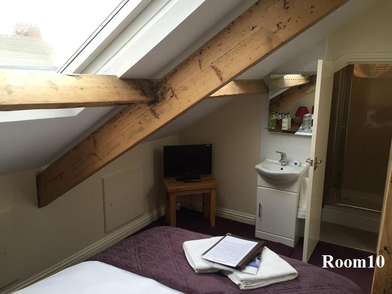 The Arches Guest House - Budget Double Room (R10 Attic)