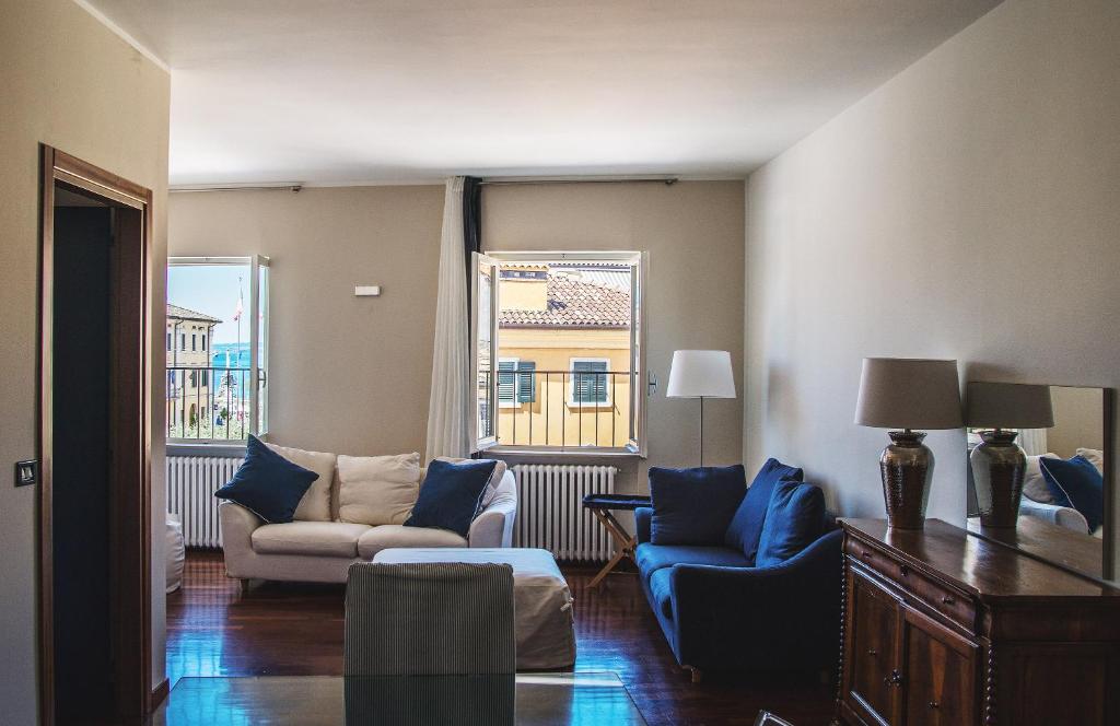 Gallery image of IN PIAZZA appartamento con vista in Lazise