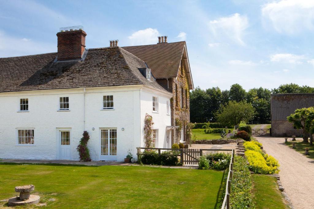 a large white house with a yard at Overtown Manor Bed and Breakfast in Swindon