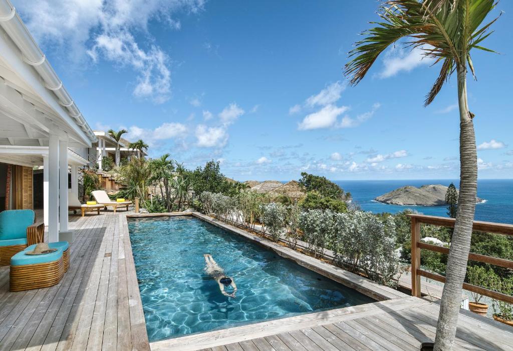 una piscina con vistas al océano en GYP SEA Saint Barth, en Gustavia