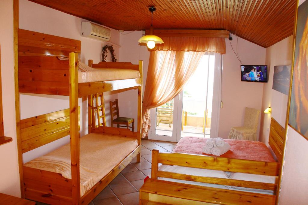 Fasoli Studios - Studio (2 Adults + 2 Children)