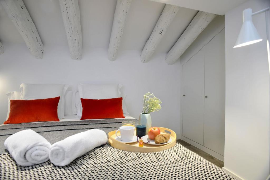 nQn Aparts & Suites Madrid - Resim 31