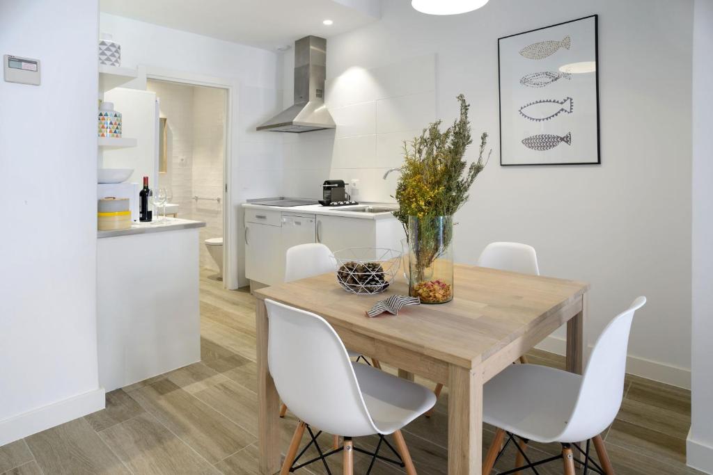 nQn Aparts & Suites Madrid - Resim 41