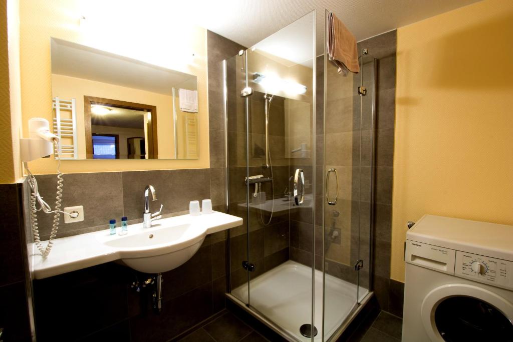 Hotel Garni Zur Alten Post - Double Room With Balcony
