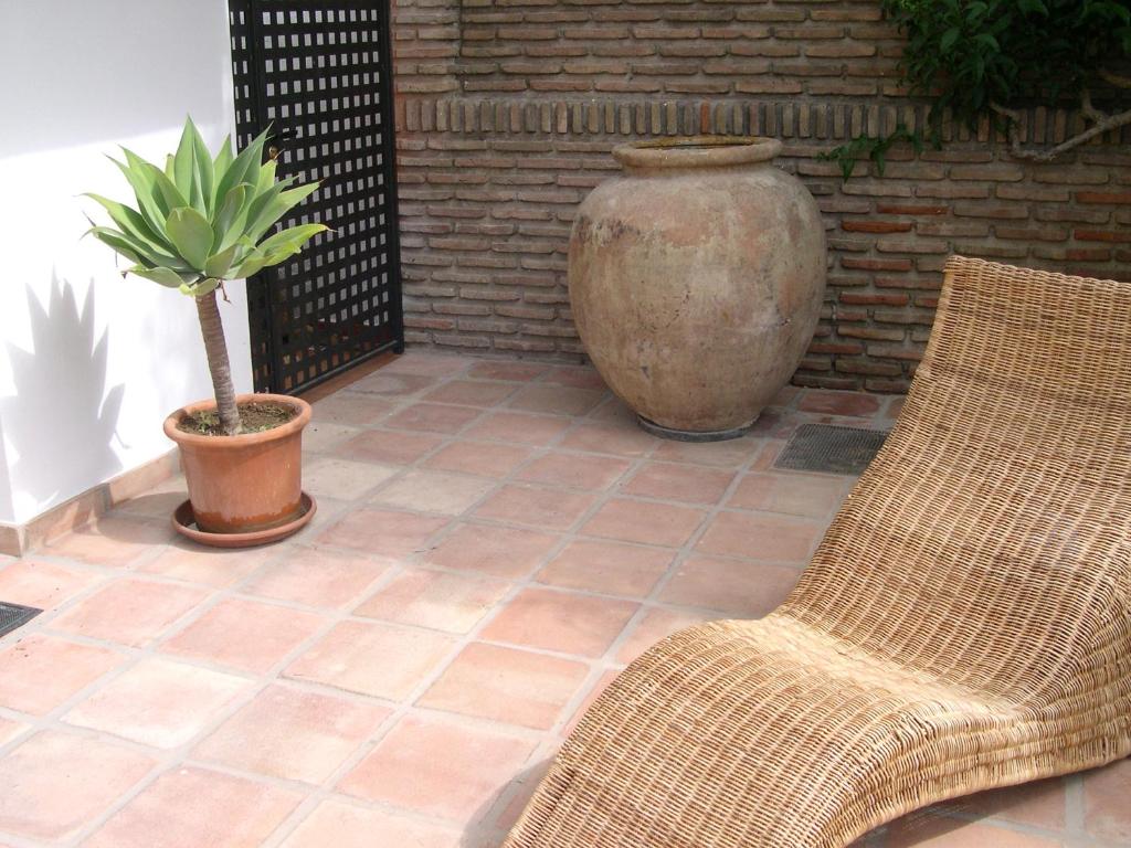 A seating area at Apartamentos Turísticos La Mundial