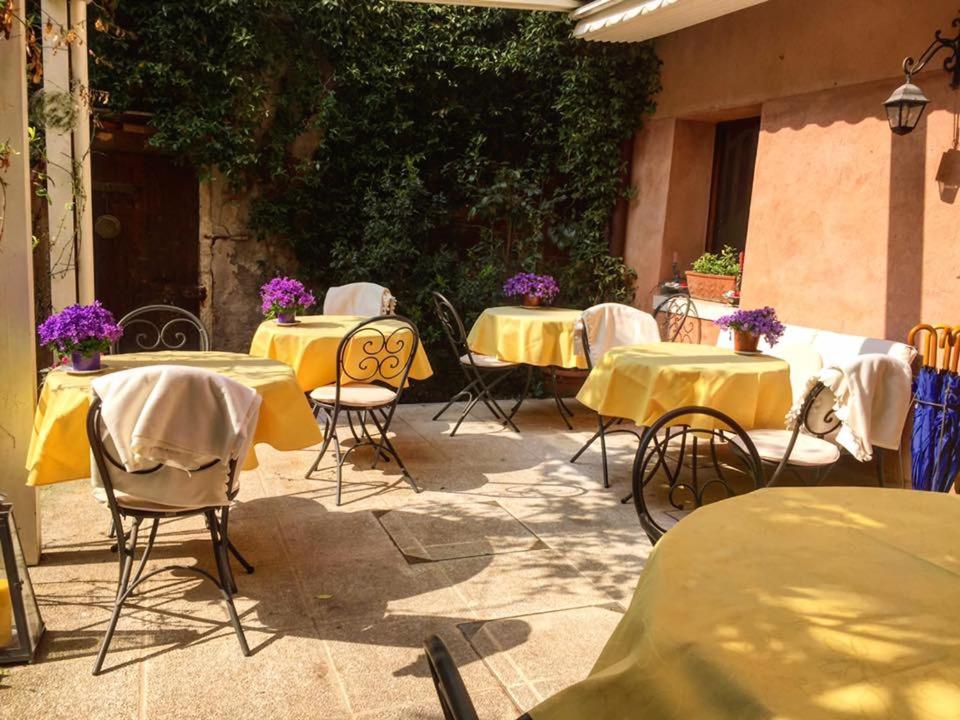 Reštaurácia alebo iné gastronomické zariadenie v ubytovaní 3749 Pontechiodo