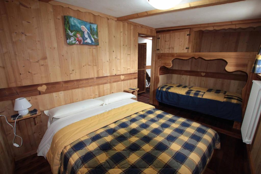 Postel nebo postele na pokoji v ubytování Chambres D'Hotes Les Fleurs