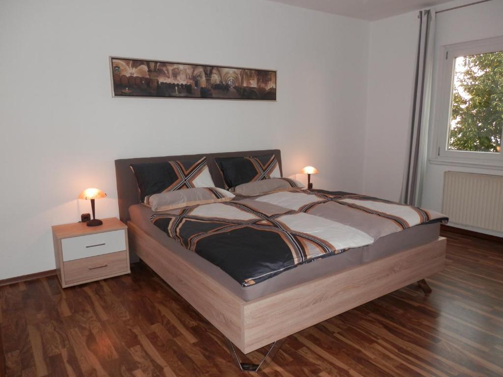 Кровать или кровати в номере Rheingauer Fewo am Schulhaus