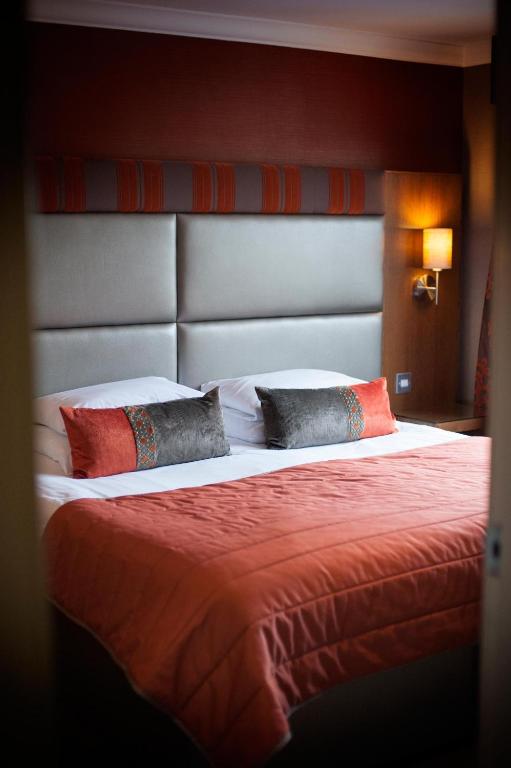 Postel nebo postele na pokoji v ubytování Seamill Hydro Hotel