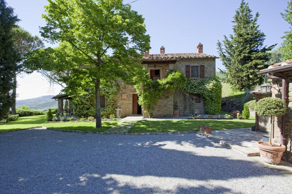 an estate with a stone house with a driveway at Villa la Certosa in Cortona