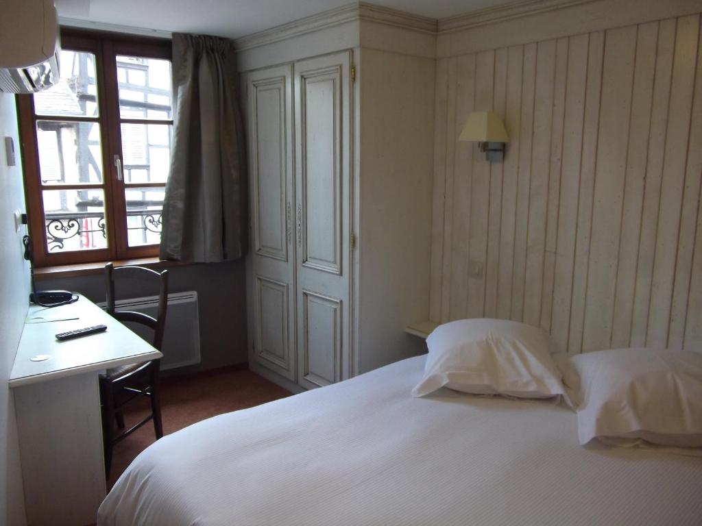 Logis Hôtel De La Cloche - Budget Double Room
