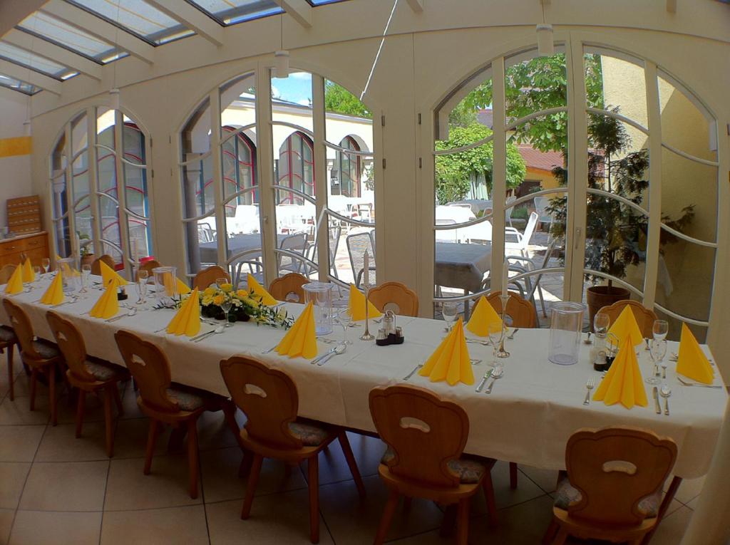 Restaurace v ubytování Landgasthof Scheubel