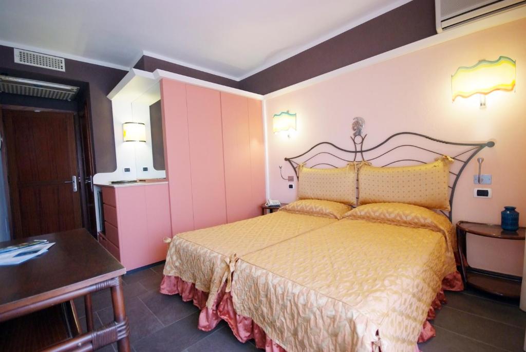 Кровать или кровати в номере Hotel Barcarola 2