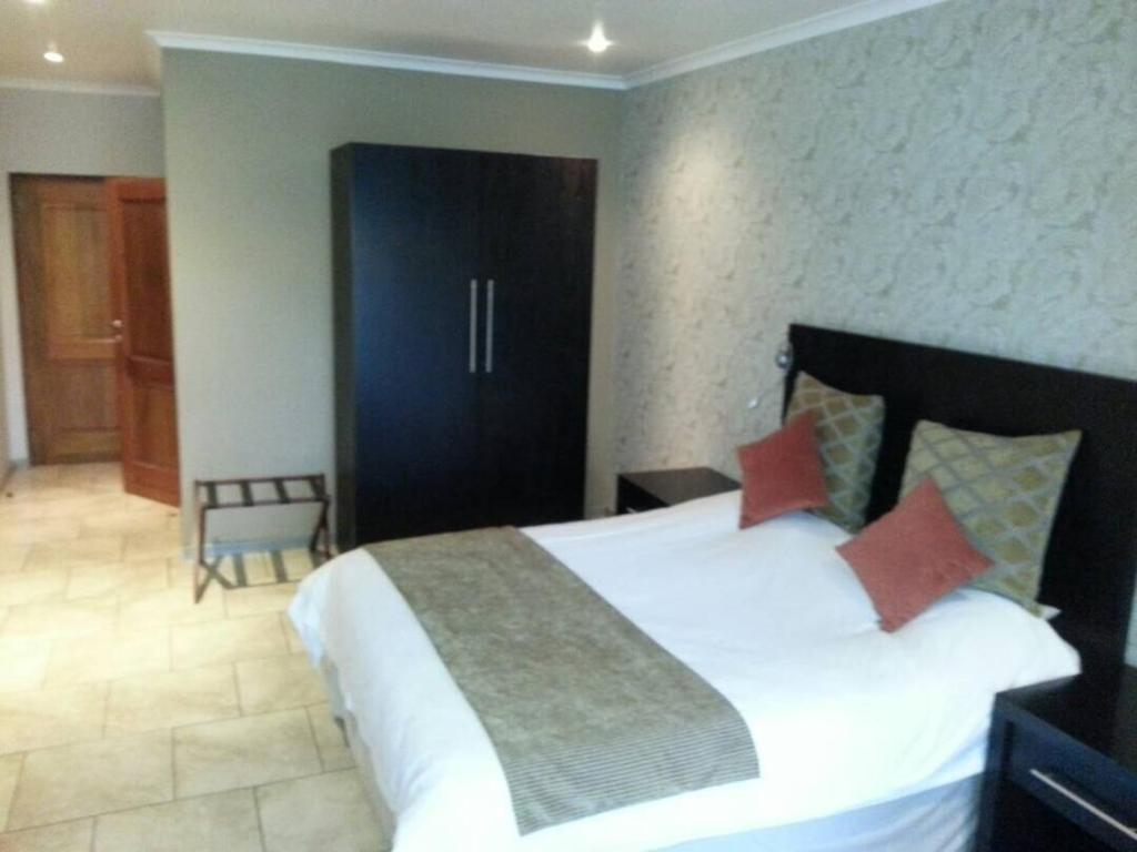 Postel nebo postele na pokoji v ubytování Planet Hotel HollyBum