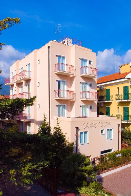 The building in which az apartmanhoteleket is located