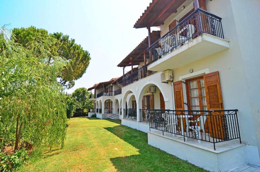Gallery image of Athina apartments in Argasi