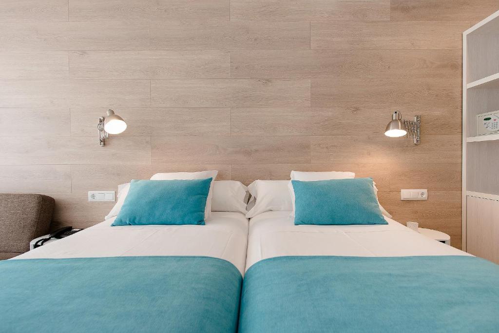 Posteľ alebo postele v izbe v ubytovaní Hostal Menurka