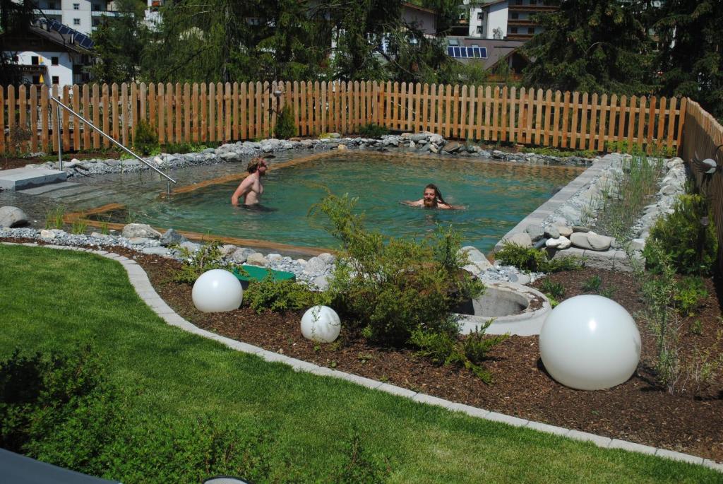 Vonkajšia záhrada v ubytovaní Apart Sonnenplateau