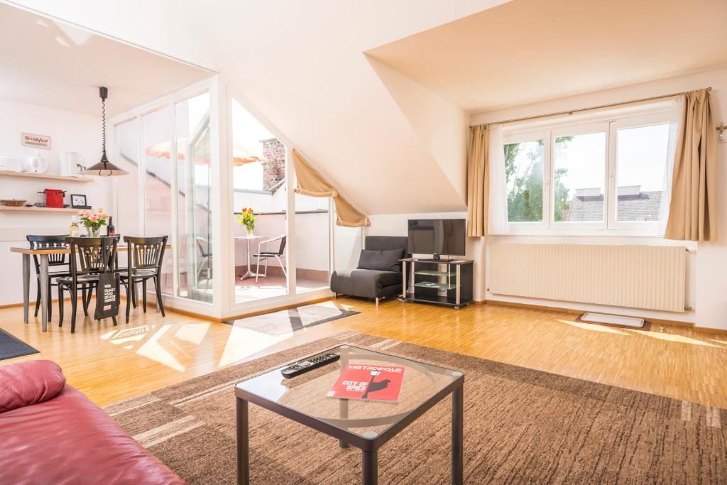 a living room with a couch and a table at Appartements Ferchergasse in Vienna