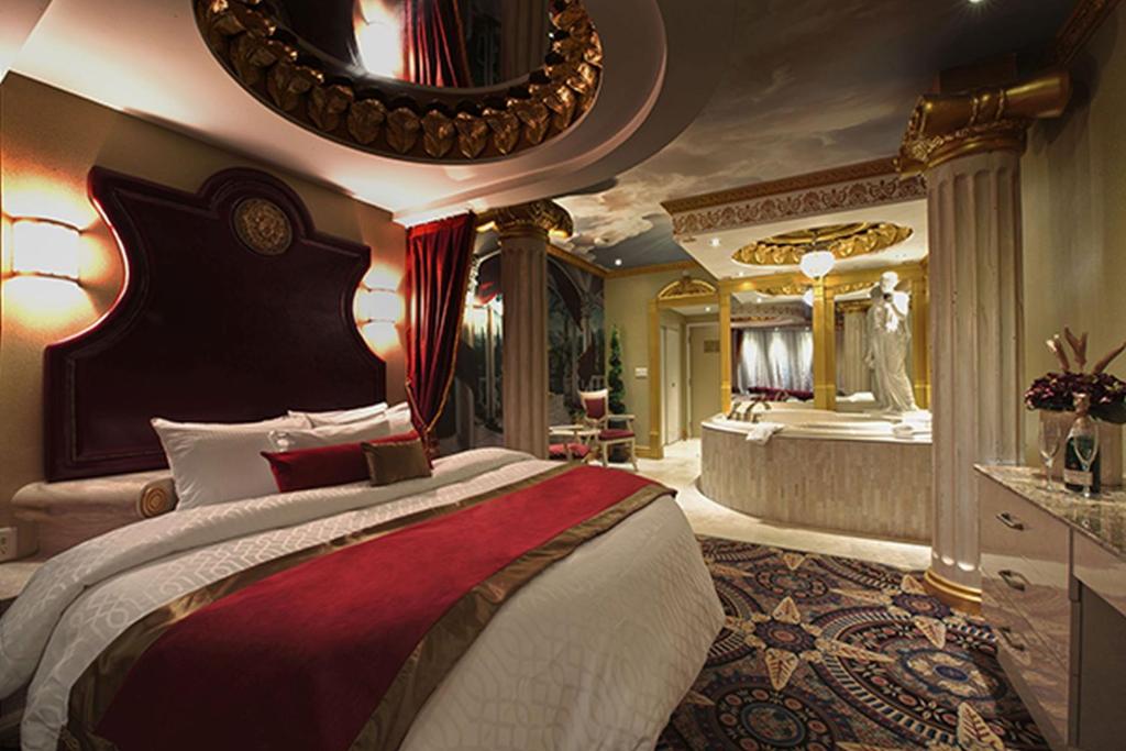 Fantasyland Hotel Edmonton Updated 21 Prices
