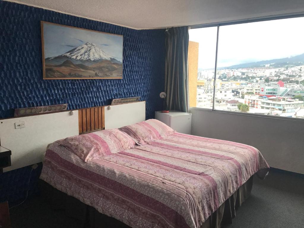Postel nebo postele na pokoji v ubytování Hotel Savoy Inn