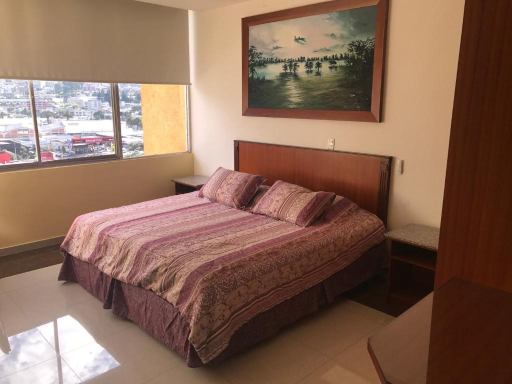 Postel nebo postele na pokoji v ubytování Hotel Savoy Inn