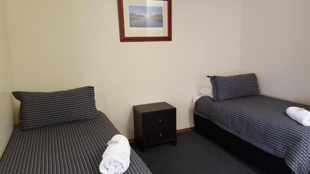 Postel nebo postele na pokoji v ubytování Gateway Motor Inn