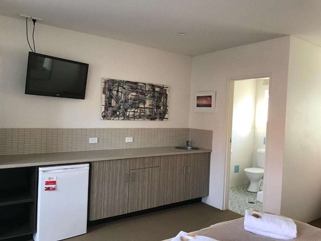 TV a/nebo společenská místnost v ubytování Thirroul Beach Motel