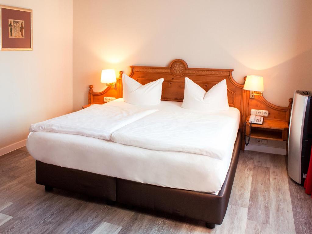 Postel nebo postele na pokoji v ubytování DORMERO Hotel Plauen