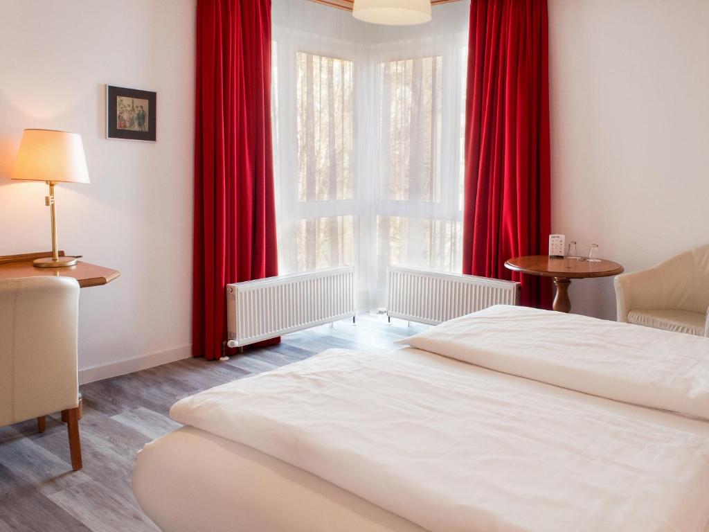 Postel nebo postele na pokoji v ubytování DORMERO Hotel Plauen