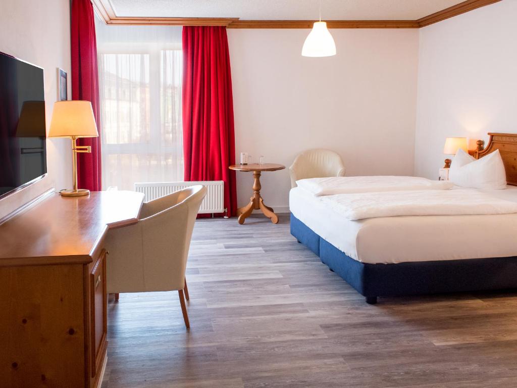 Postel nebo postele na pokoji v ubytování DORMERO Hotel Plauen