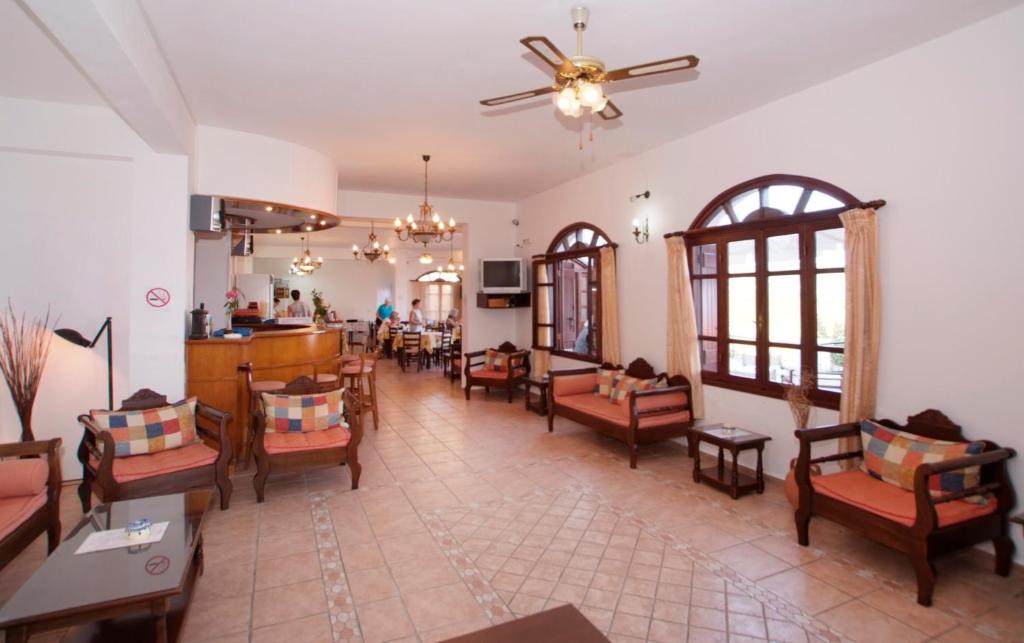 Гостиная зона в Ikaros Star Hotel