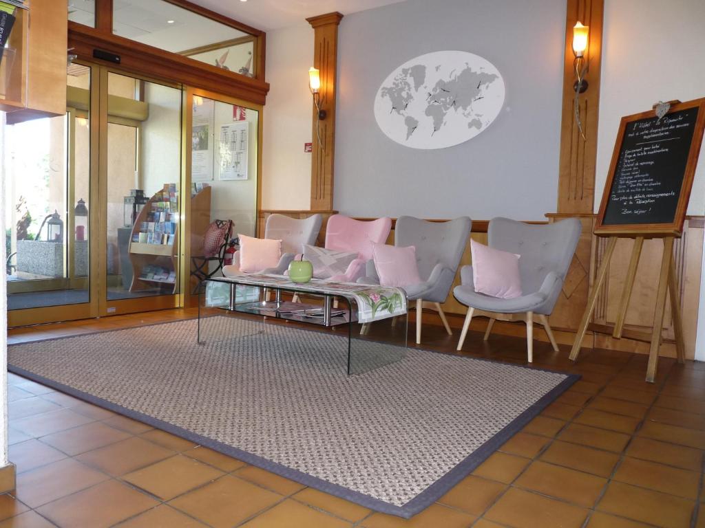 Posezení v ubytování Hôtel Le Riquewihr