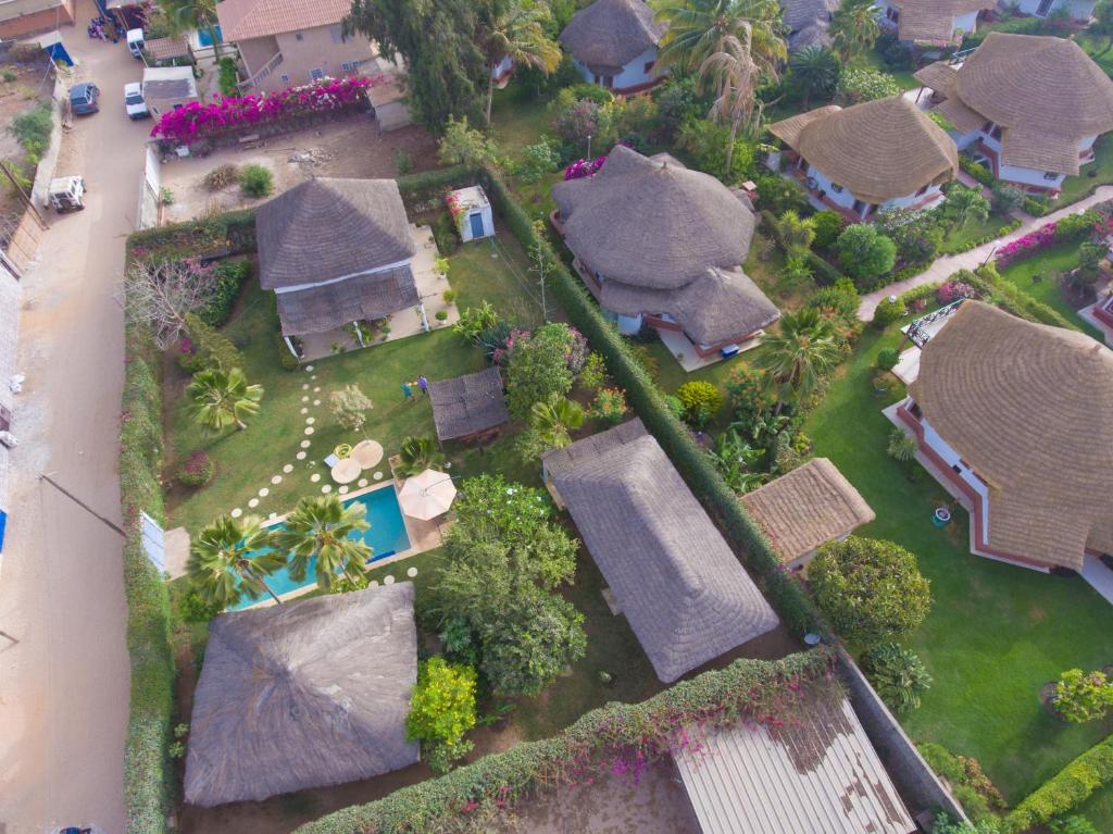 an aerial view of a house with a yard at Jardin d'Afrique in Saly Portudal
