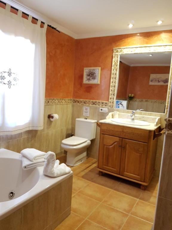 Koupelna v ubytování Finca Miralles