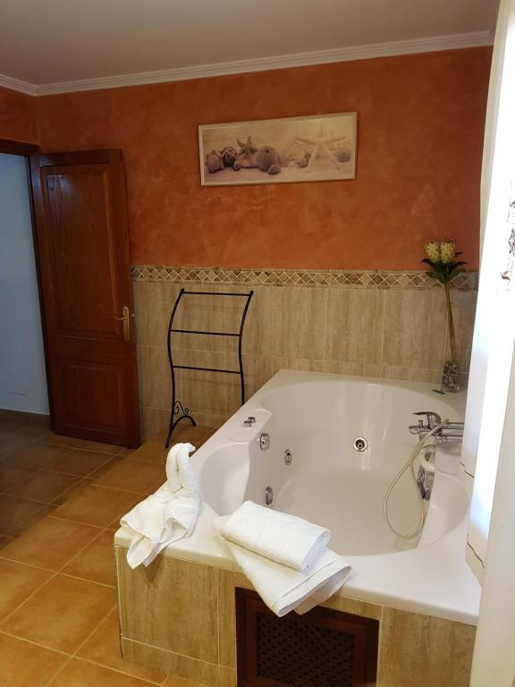 Koupelna v ubytování Finca Miralles