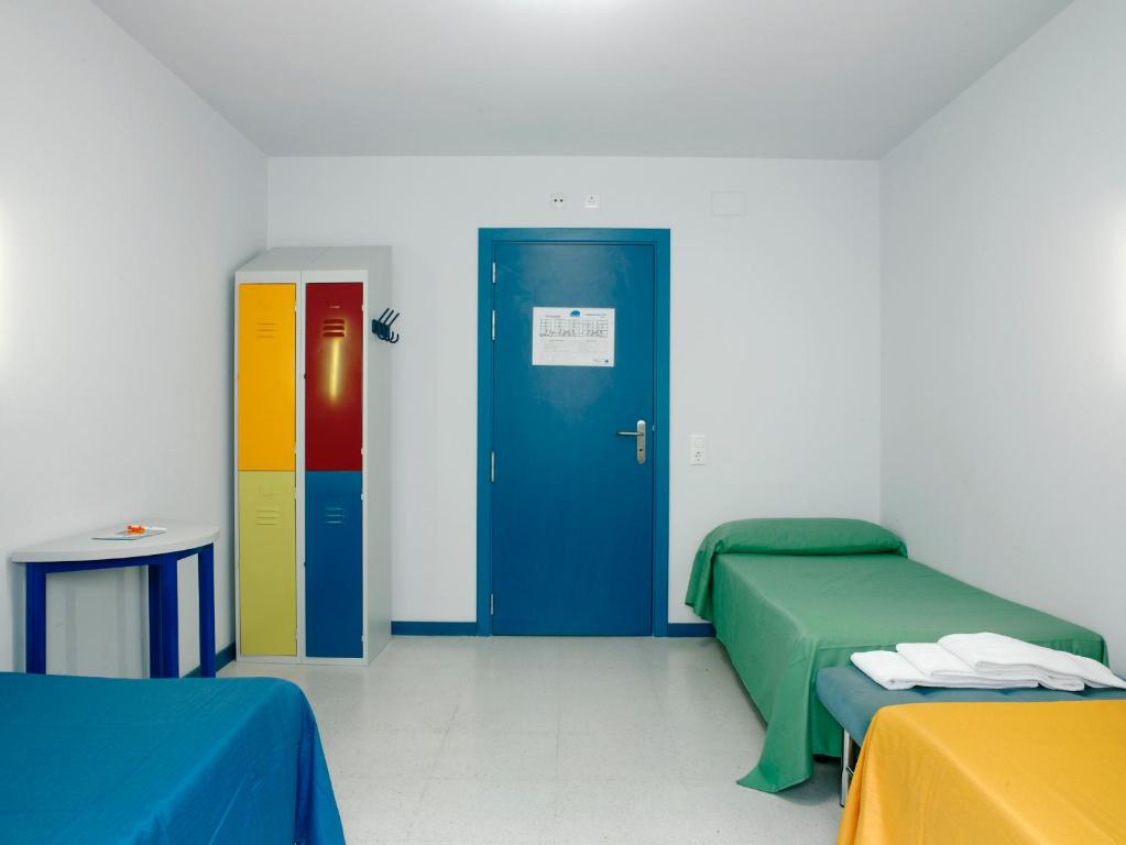 Hostal Welcome - Twin Room With Shared Bathroom