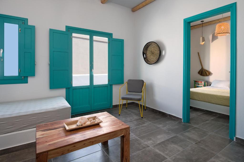 Postel nebo postele na pokoji v ubytování Nissia Beach Apartments & Suites
